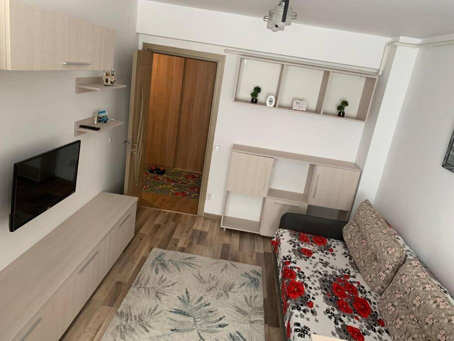 Lovely Bacau 1 Bedroom Apartment Exterior photo